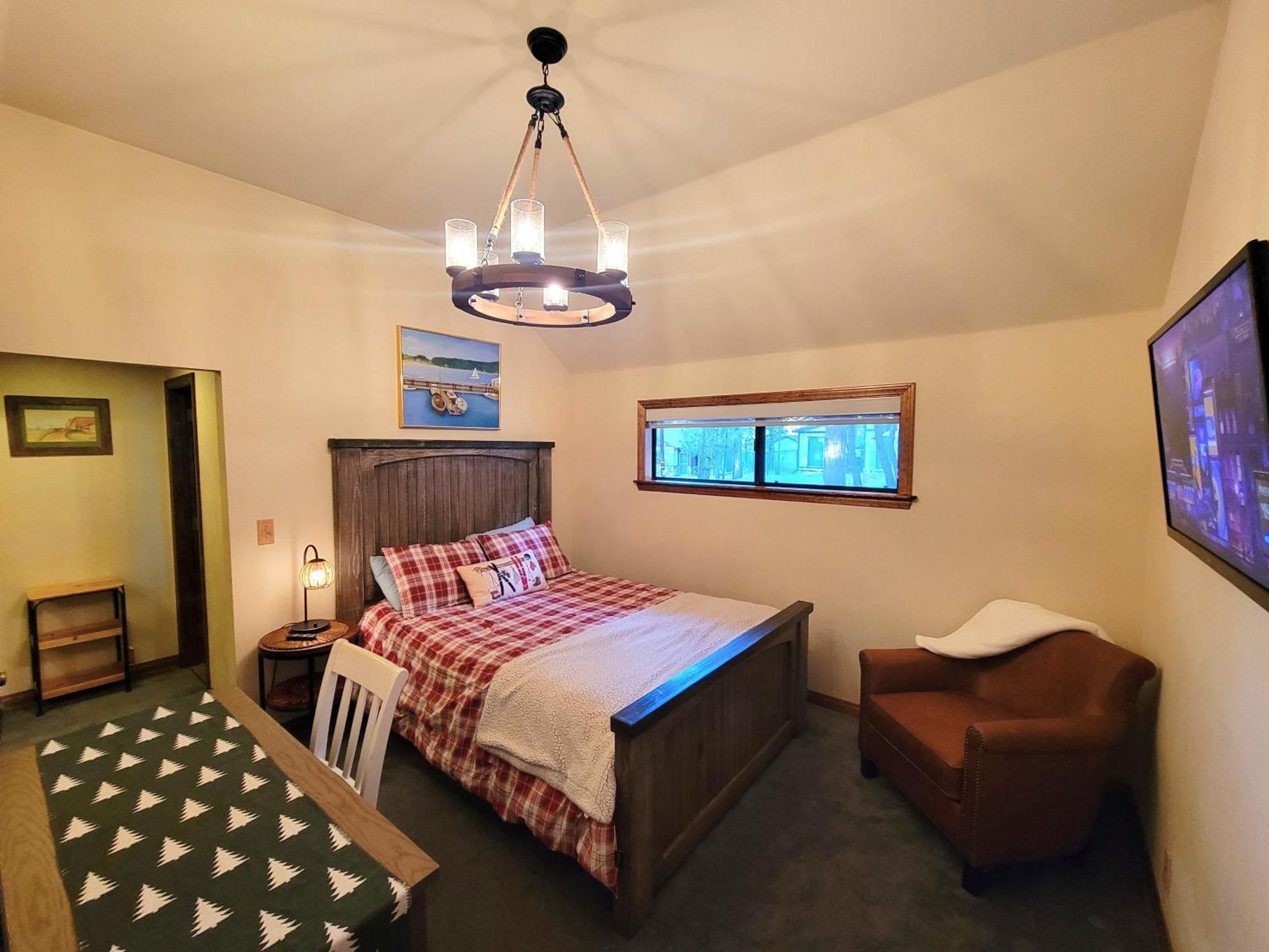 Four Seasons Getaway-Private Hot Spa With Pine Tree Views-Walk To Village And Pineknot Trailhead-Plus King Bed! Big Bear Lake Kültér fotó
